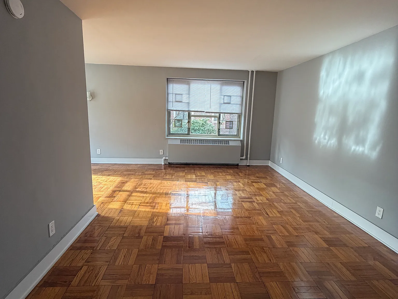 186th Ln, Fresh Meadows — Photo 2