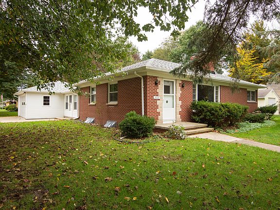 2nd image of 3923 Canterbury Ave