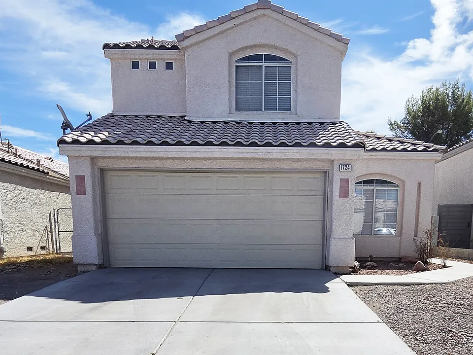1724 Leaning Pine Way