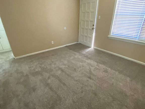 3rd image of 1103 Evergreen Dr