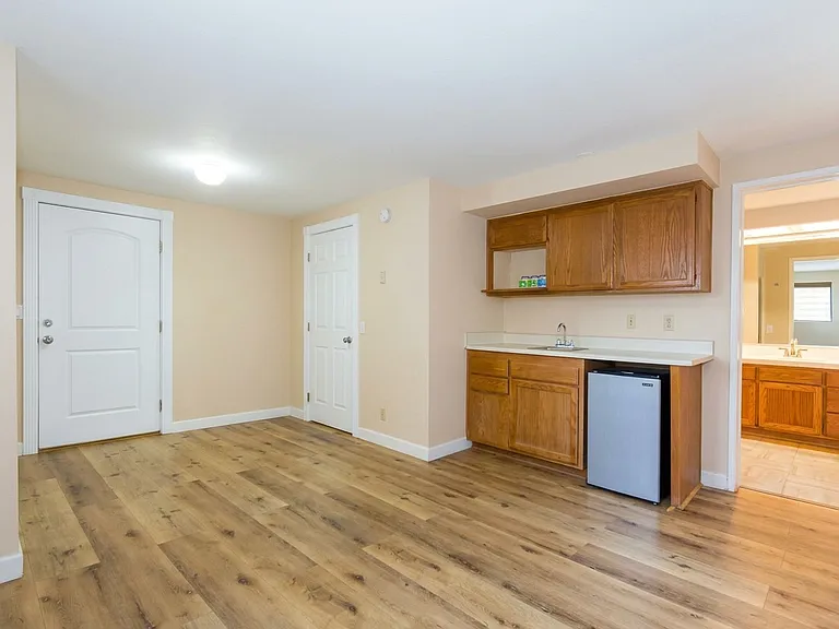 381 Highland Dr #1 — Photo 2