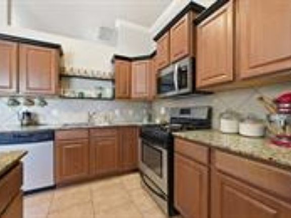3rd image of 7500 Meadow Lake Dr