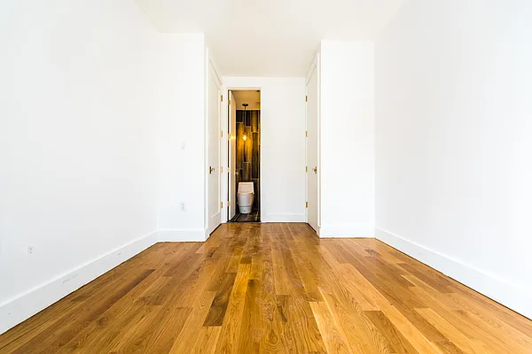 Rented by Nooklyn NYC LLC | media 43