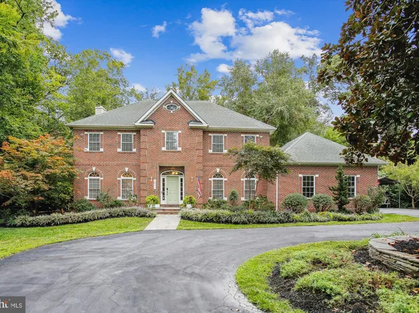 5811 Oak Grove St, Lorton, VA 22079