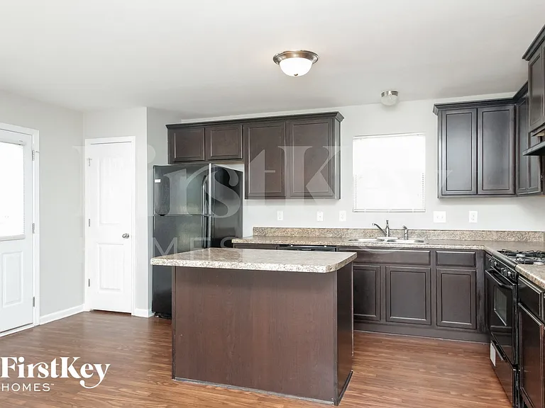 35 Riviera Dr — Photo 7