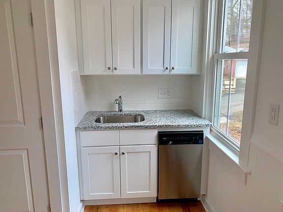 2nd image of 49 Silver St #C