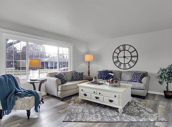 4th image of 2713 Stratford Ln