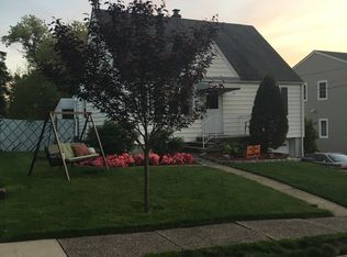 38 Raymond St, Hasbrouck Heights, NJ 07604