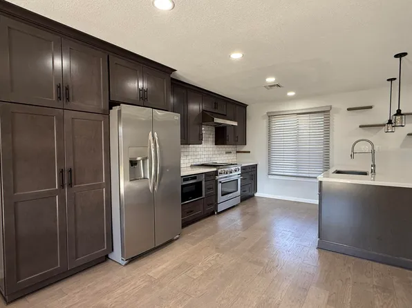 3733 E CHARTER OAK Road, Phoenix, AZ 85032