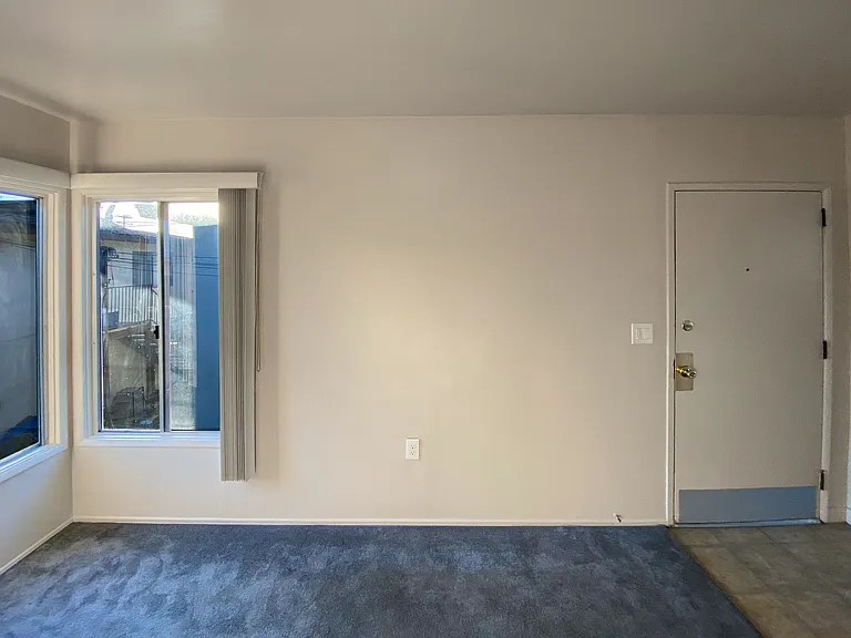 1137 3/4 W 90th St — Photo 5