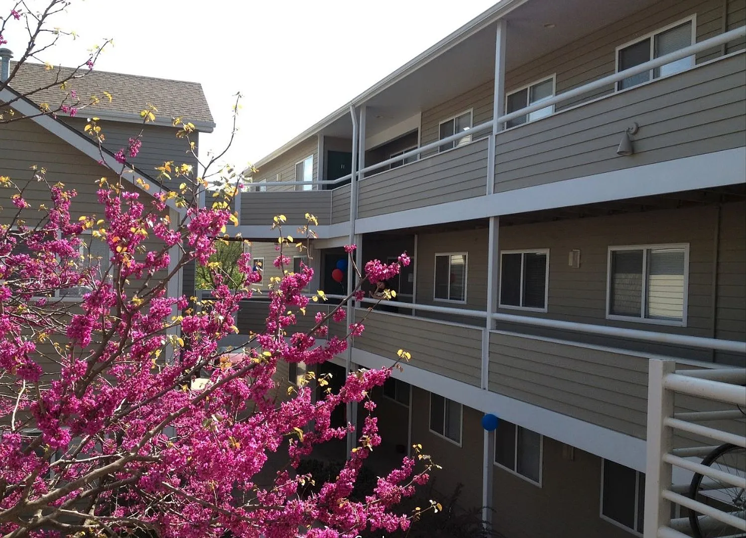 Regents Court Apartments — Photo 2