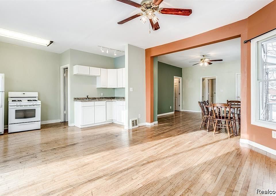 2430 Military St, photo 7