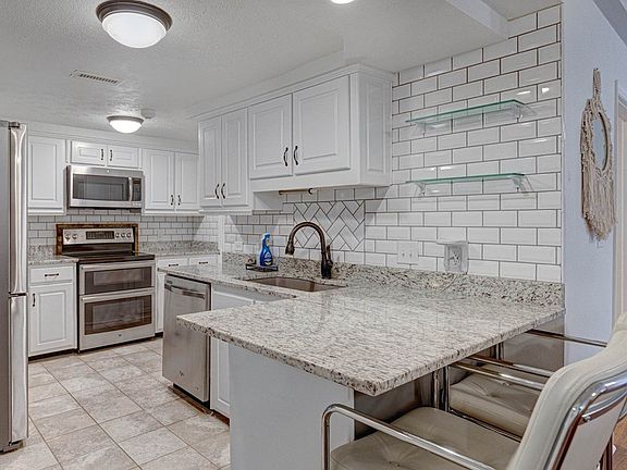 3rd image of 6101 River Rd APT 5