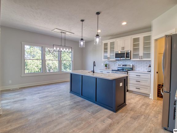 4th image of 1011 Meadow Dr