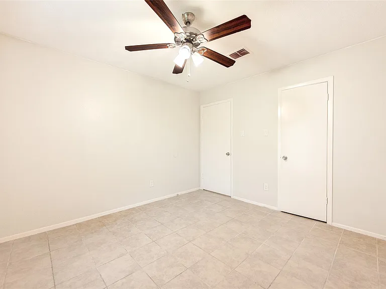10123 Kent Towne Ln — Photo 11