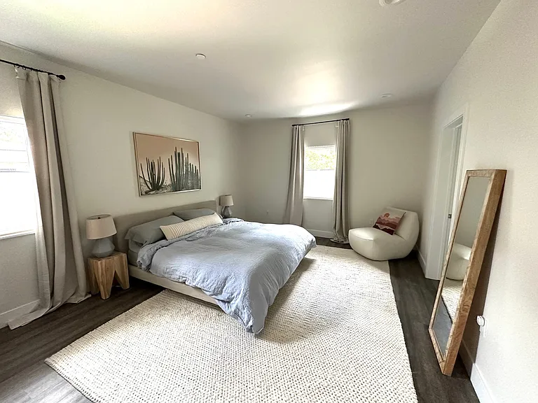 533 N Cloverdale Blvd — Photo 9