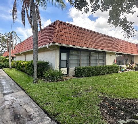 3rd image of 19029 Us Highway 19 N APT 20F
