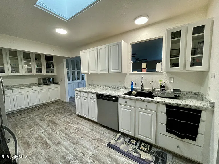 1100 N Brown Ave — Photo 33
