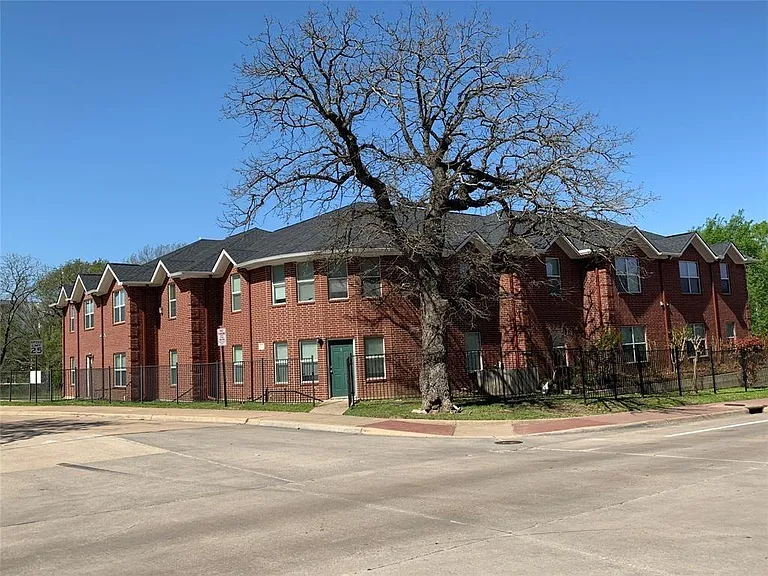 317 Cherry St — Photo 2