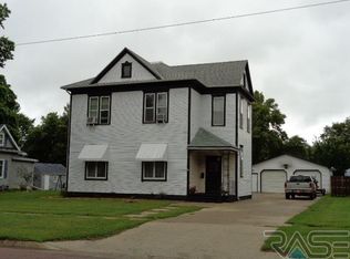 404 W Spruce St, Beresford, SD 57004