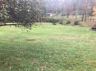 953 Maple Fork Rd, Mount Hope, WV 25880