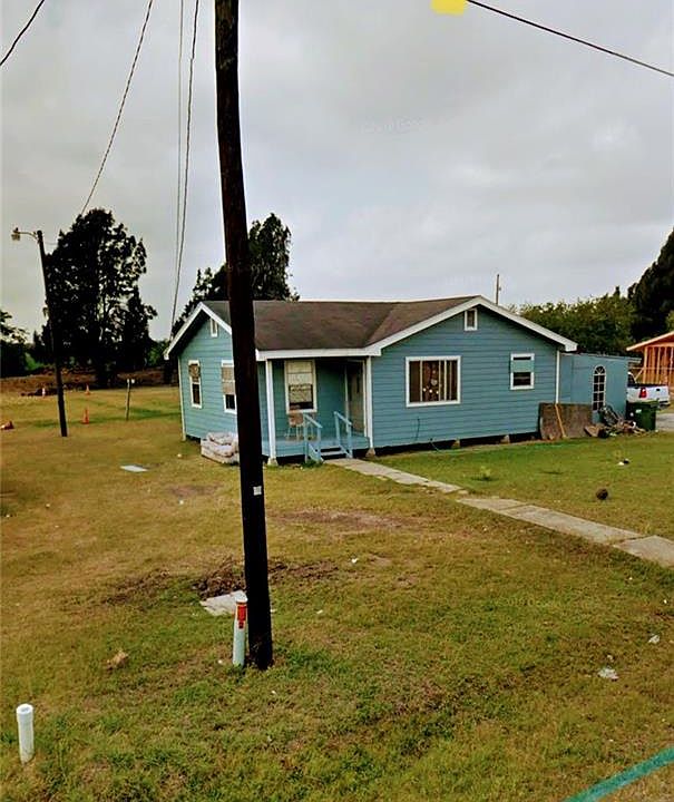 2nd image of 400 Roberta Cir