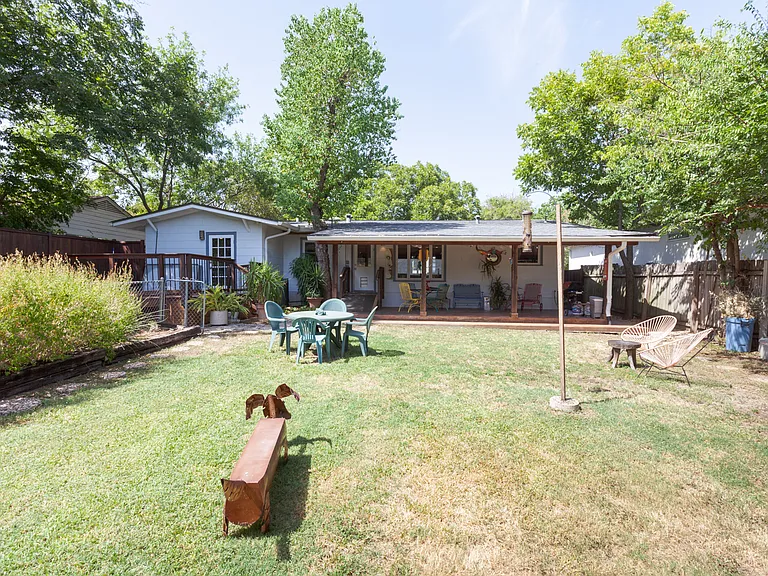 2410 Elmglen Dr — Photo 23