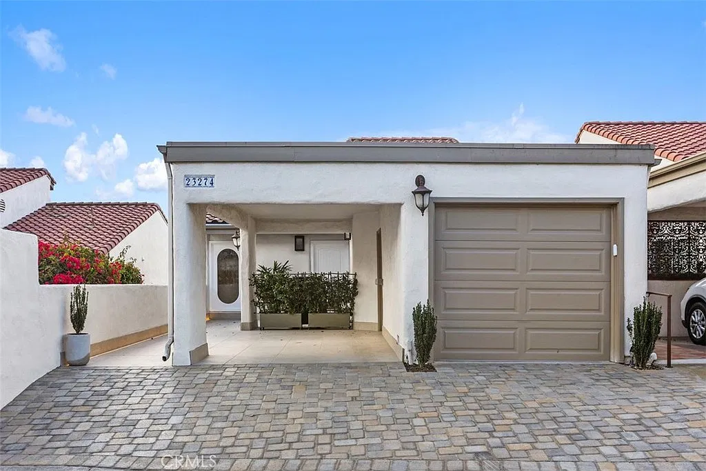 3 bed, 2.5 bath, 1858 sqft, $8,700 — Photo 4