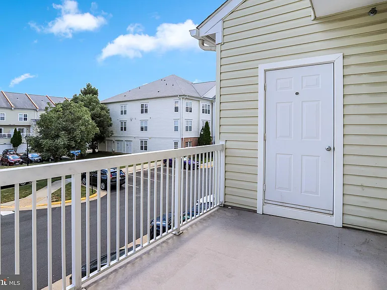 42526 Mayflower Ter — Photo 39