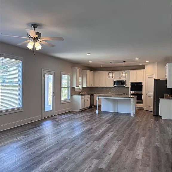 1850 Silver Crest Way — Photo 7