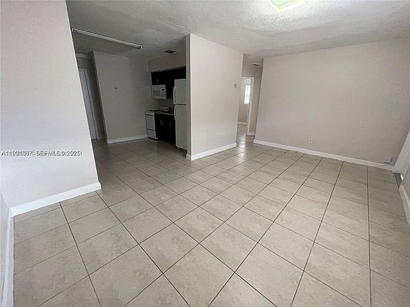 4th image of 2860 NW 15th St #2