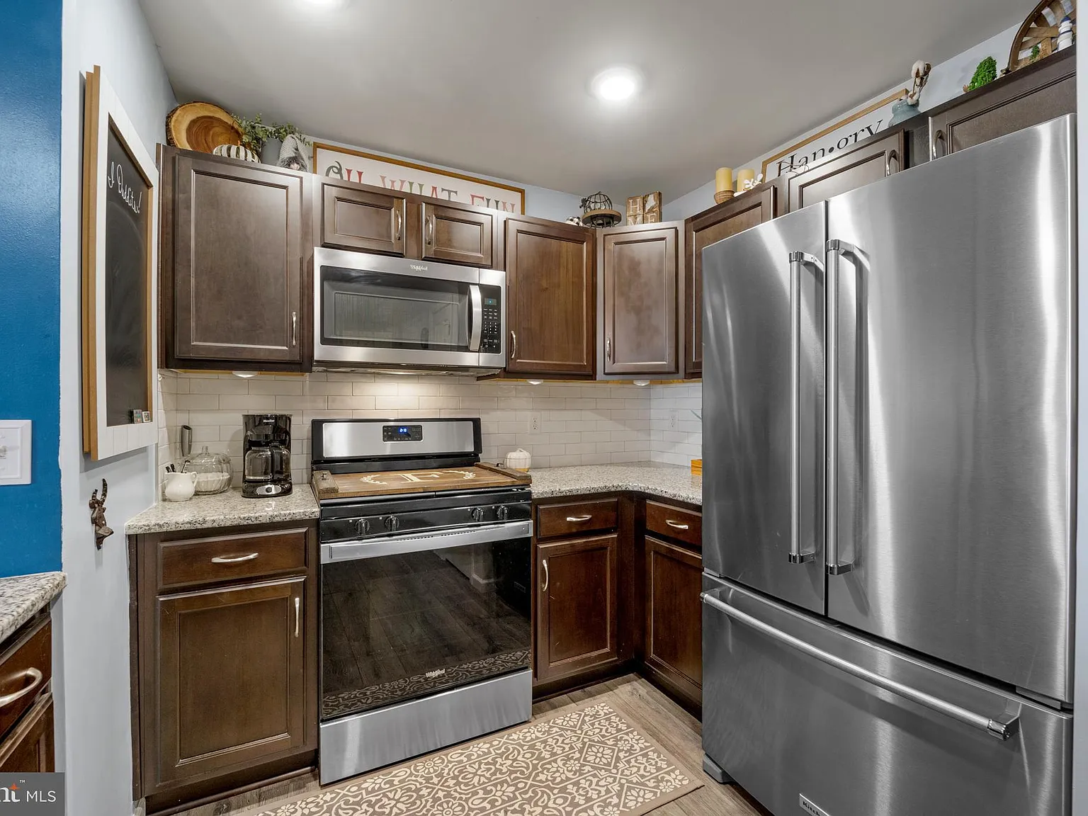 2 bed, 1.5 bath, 1058 sqft, $2,149 — Photo 2