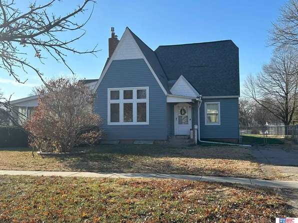 335 Locust St, Hickman, NE 68372