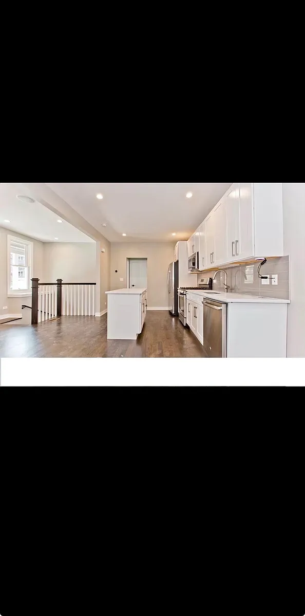 Building Photo - 1061 W Cornelia Ave #1R