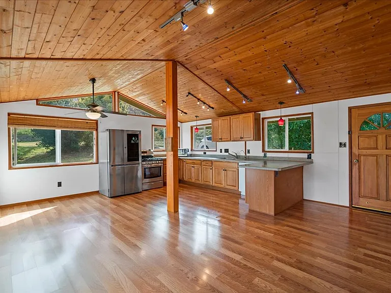 31 Hapapa Rd #B — Photo 4