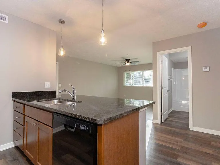 2410 Lynn St #3 — Photo 19