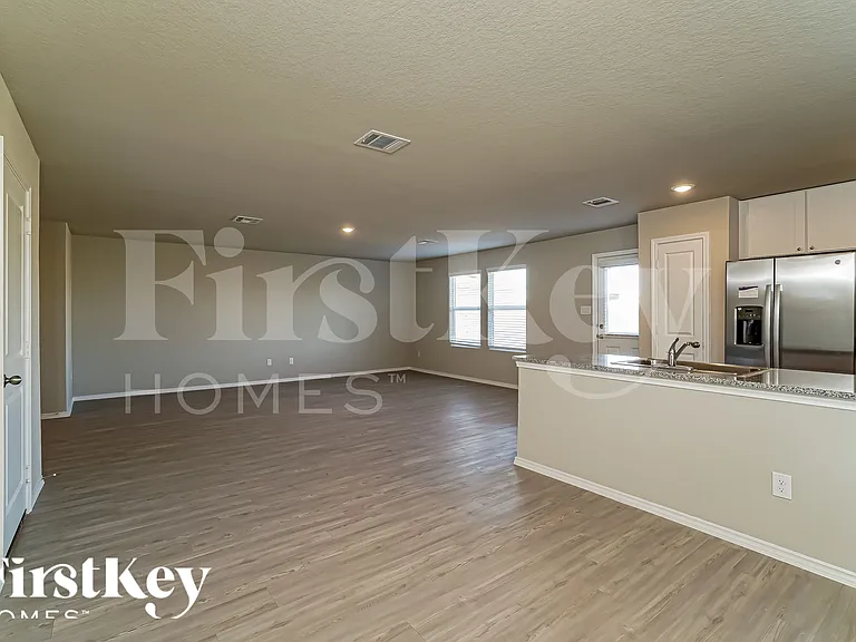 10707 Prusiner Dr — Photo 3