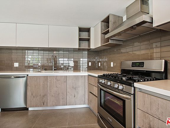 5th image of 1810 Pandora Ave Unit 202