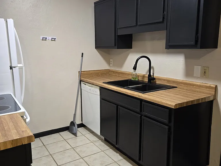 2532 Mar Ct — Photo 4