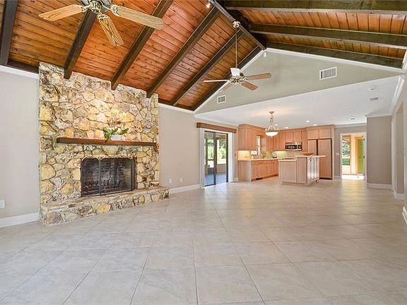 Cozy Family Room - Kitchen combo