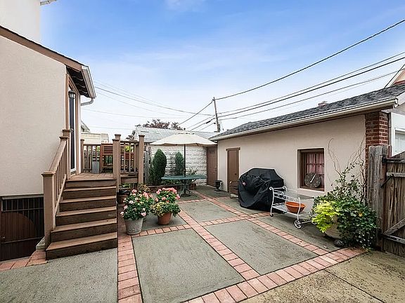 4th image of 77 Highlawn Ave