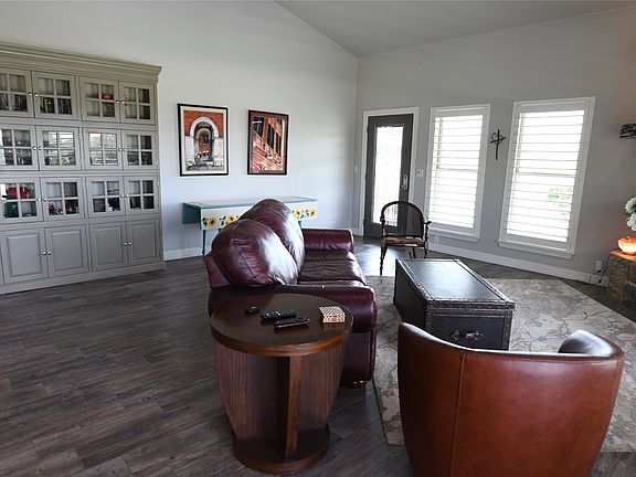 4th image of 1809 Carminati Rd