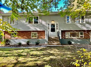 5 N Winchester Ct, East Lyme, CT 06333