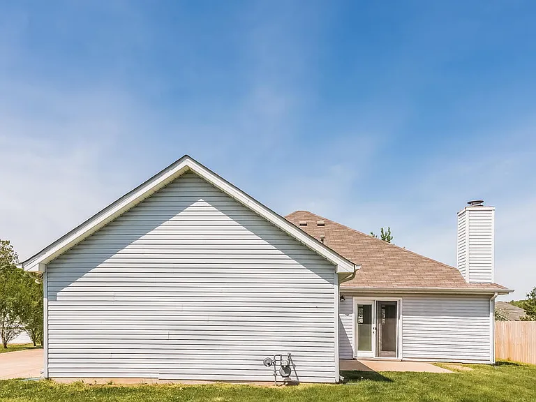 2204 Joann Dr — Photo 14