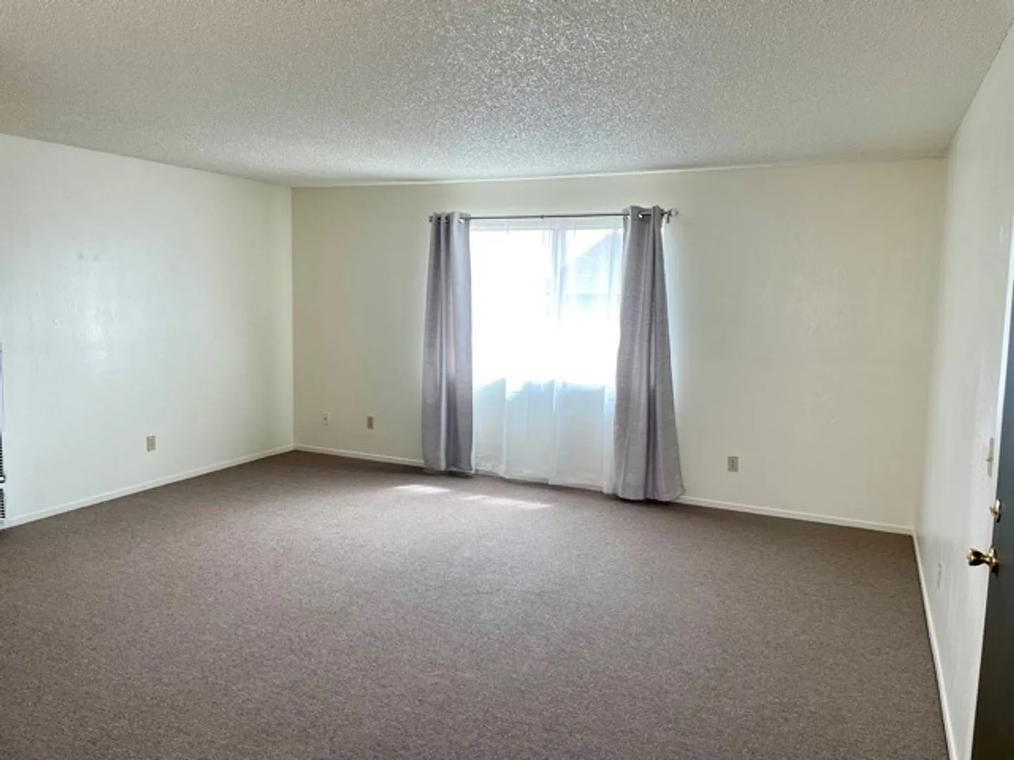 2 Bedroom with One Car Garage - Water/Sewer/Trash Included — Photo 2