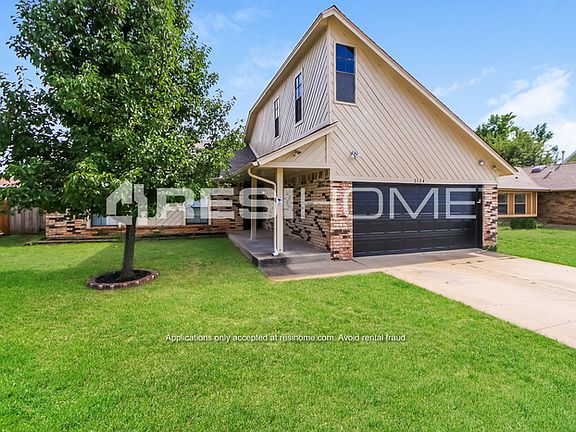 2nd image of 2124 NE 11th St