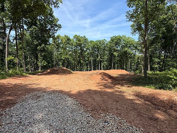 3rd image of 354 Sanford Dr #Oak