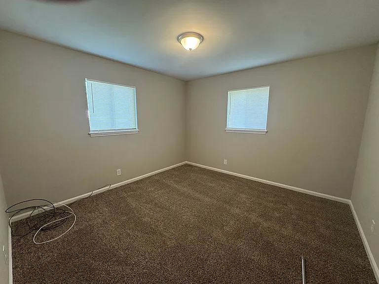 2304 Lincoln St — Photo 5