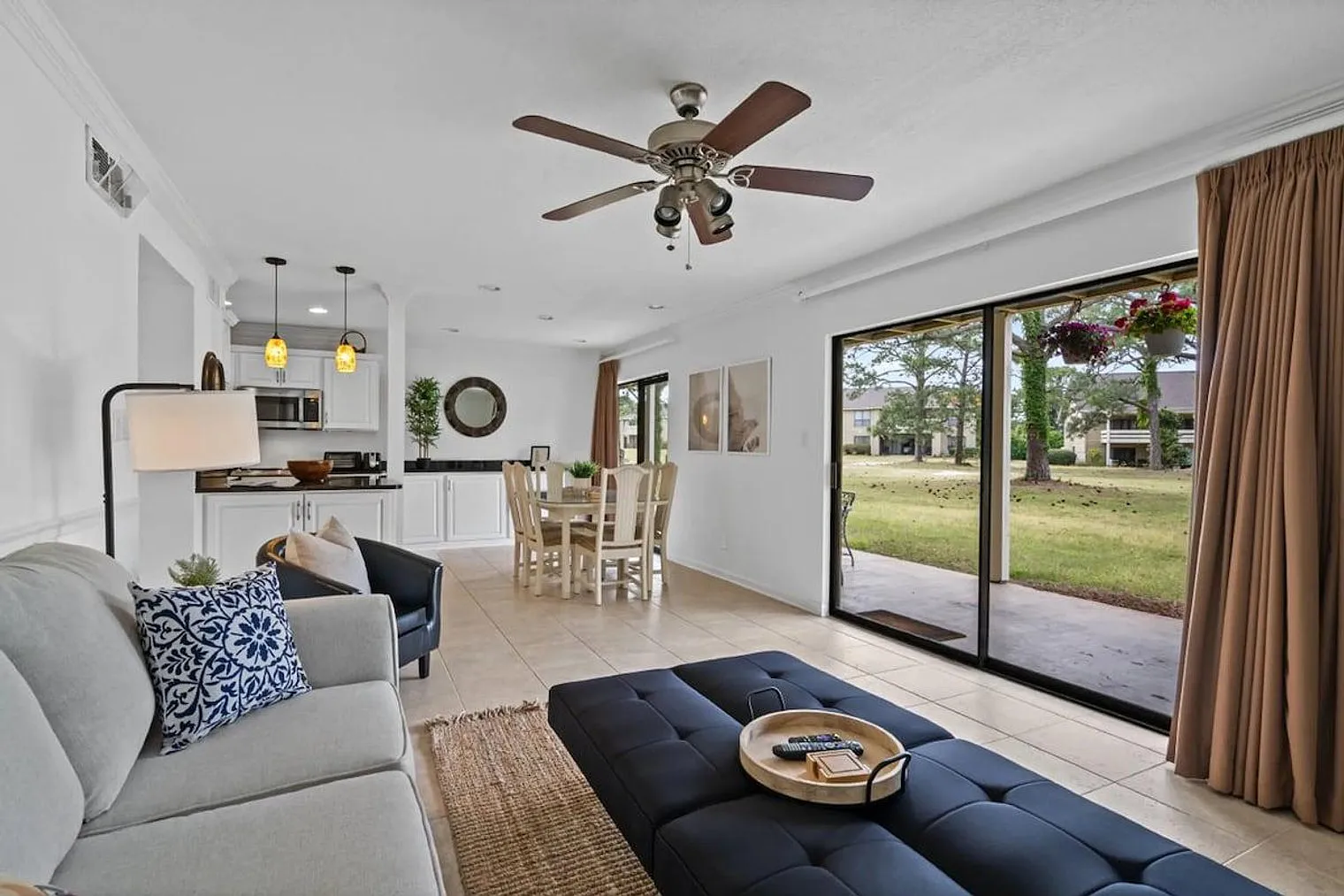 2 bed, 2.0 bath, 1108 sqft, $3,864 — Photo 4