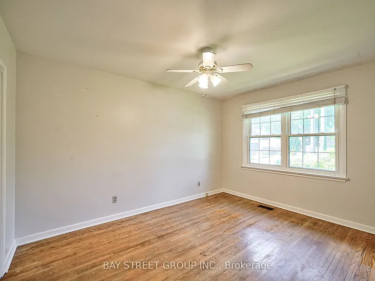 35 Camwood Cres — Photo 19
